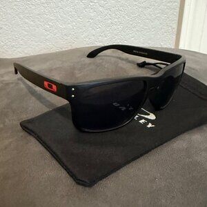 Oakley Sunglasses Holbrook Black Matte Frame 9102 Red Icons